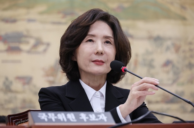 이진숙 사회부총리 겸 교육부 장관 후보자가 16일 서울 여의도 국회 교육위원회에서 열린 인사청문회에서 의원 질의를 듣고 있다. / 연합뉴스