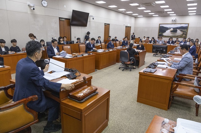 24일 국회에서 농림축산식품해양수산위원회 법안심사소위원회가 개회되고 있다. / 연합뉴스