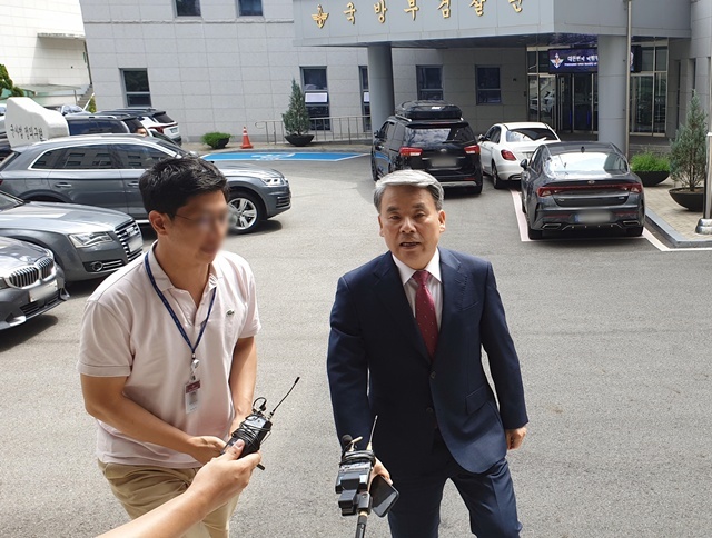 이종섭 전 국방부 장관이 3일 오후 서울 용산구 국방부 중앙군사법원에서 열린 박정훈 전 해병대 수사단장 항명 혐의 7차 공판에 증인으로 출석하고 있다. / 연합뉴스