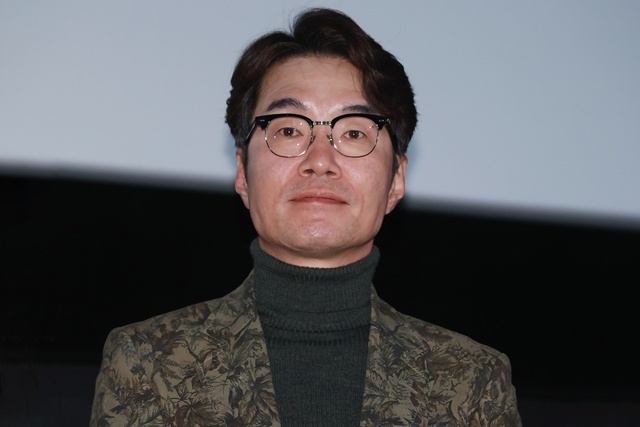 배우 송영규가 22일 오후 서울 강남구 CGV 청담씨네시티에서 열린 디즈니+ 오리지널 드라마 '카지노' 시즌2 흥행 잭팟 시사회 무대인사에 참석해 있다. / 연합뉴스