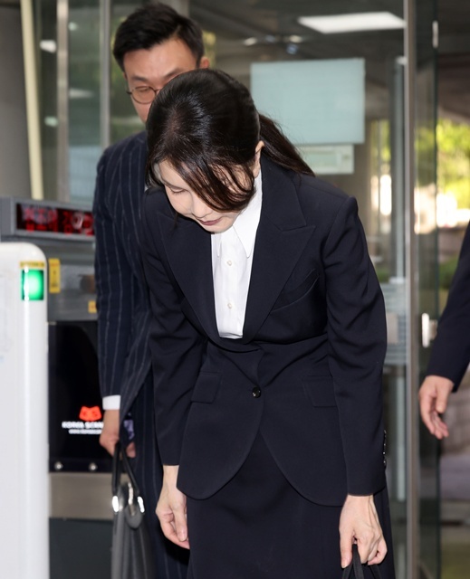 고개 숙여 인사하는 김건희 여사 / 연합뉴스
