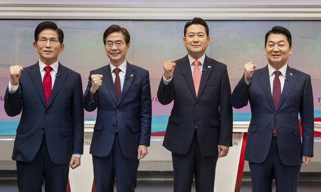 (왼쪽부터) 김문수, 조경태, 장동혁, 안철수 후보. / 연합뉴스