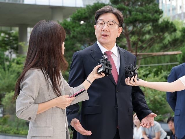 피의자 신분으로 특검 출석한 권성동 의원 / 연합뉴스