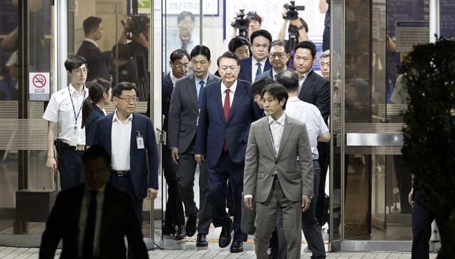 구속심사 마치고 서울구치소 향하는 윤석열 전 대통령 / 연합뉴스