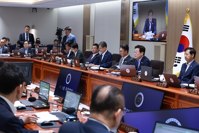 이재명 대통령이 29일 서울 용산 대통령실 청사에서 열린 임시 국무회의에서 발언하고 있다. / 연합뉴스