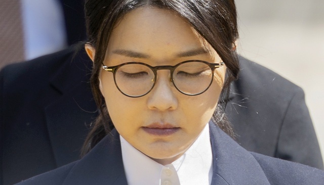 서울중앙지법 나서는 김건희 여사 / 연합뉴스