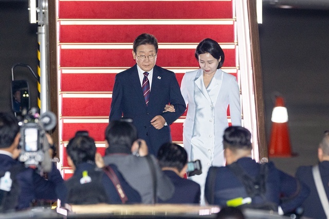 캐나다 G7 정상회의 일정 마치고 귀국한 이재명 대통령 / 연합뉴스