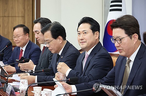 최고위원회의 참석한 장동혁 대표-송언석 원내대표 / 연합뉴스