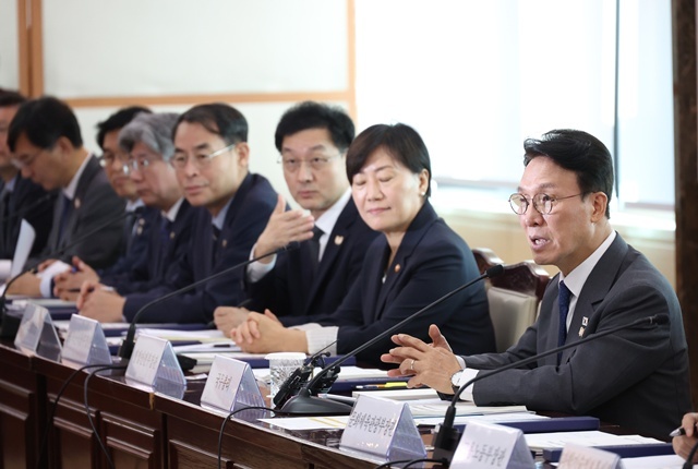 김민석 국무총리가 5일 정부서울청사에서 열린 APEC 정상회의 제8차 준비위원회에서 발언을 하고 있다. / 연합뉴스