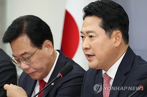 국민의힘 장동혁 대표가 8일 서울 여의도 국회에서 열린 최고위원회의에서 발언하고 있다. / 연합뉴스