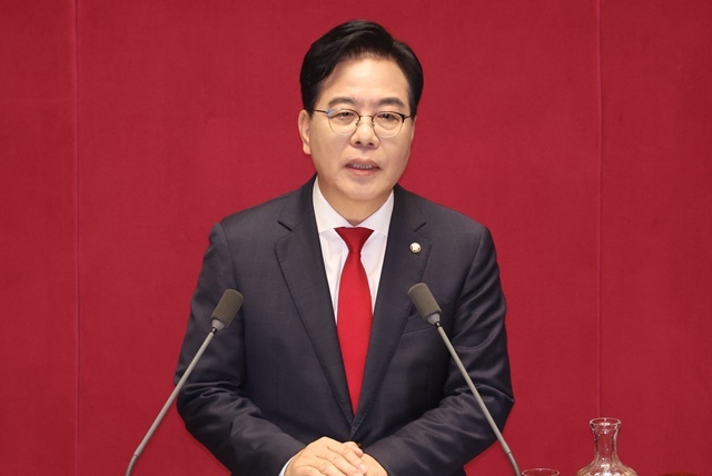 국민의힘 송언석 원내대표가 10일 서울 여의도 국회에서 열린 본회의에서 교섭단체 대표 연설을 하고 있다. / 연합뉴스