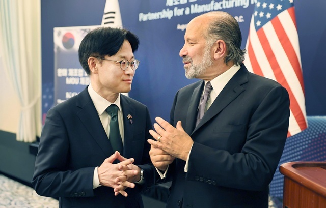 김정관 장관, 한미 제조업 파트너십 양해각서 체결식 / 연합뉴스