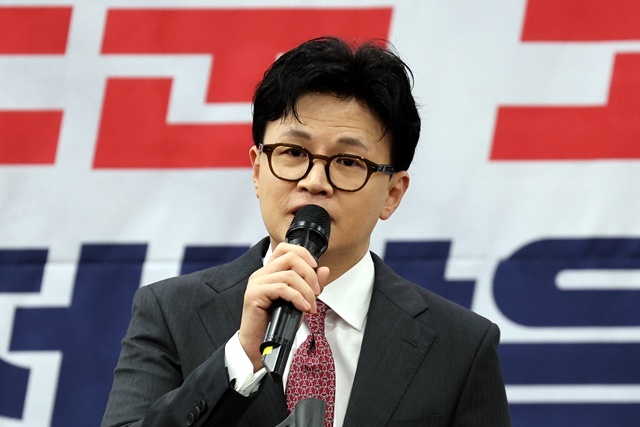 11일 오후 광주 서구 홀리데이인 광주호텔에서 열린 김화진 국민의힘 전남도당 위원장 취임식에서 한동훈 전 대표가 축사하고 있다. / 연합뉴스