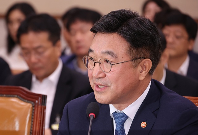 답하는 윤호중 행정안전부 장관 / 연합뉴스
