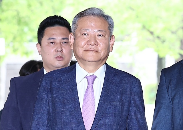 영장심사 위해 법원 출석하는 이상민 전 장관 / 연합뉴스