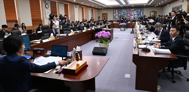 15일 서울 서초구 대법원에서 국회 법제사법위원회 현장 국정감사가 열리고 있다. / 연합뉴스