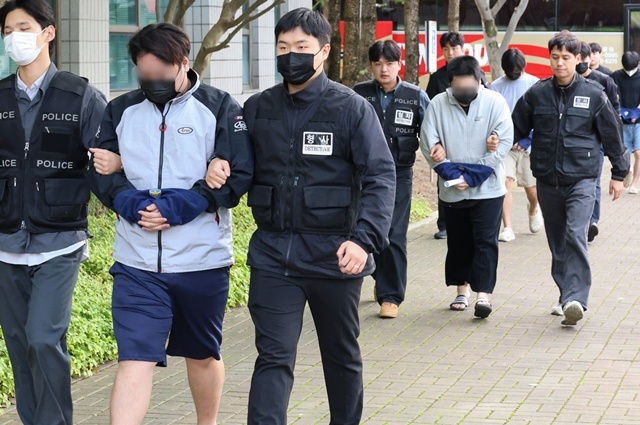 영장실질심사 출석하는 캄보디아 송환 피의자들 / 연합뉴스