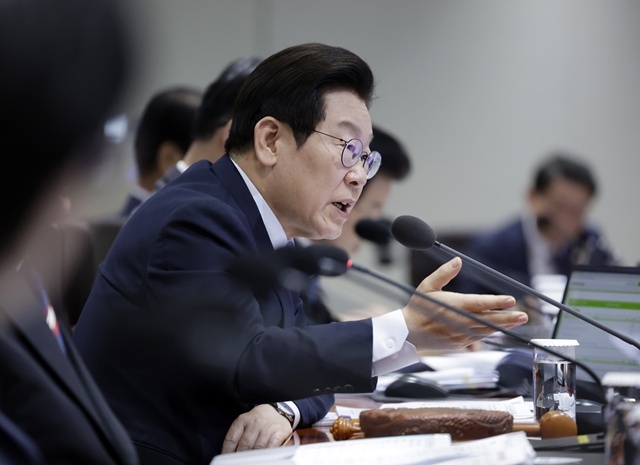 이재명 대통령이 21일 용산 대통령실에서 열린 국무회의에서 발언하고 있다. / 연합뉴스