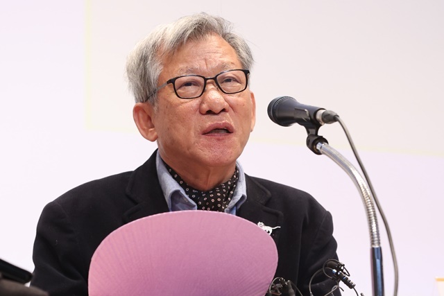 유홍준 국립중앙박물관 관장이 28일 서울 용산구 국립중앙박물관에서 기자간담회를 하고 있다. / 연합뉴스