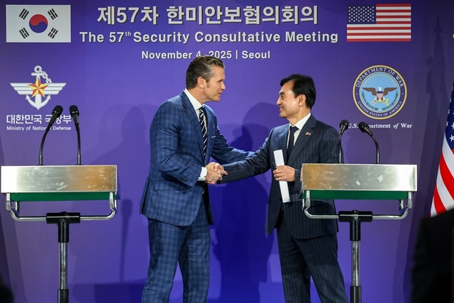 공동기자회견서 악수하는 한미 국방장관 / 연합뉴스