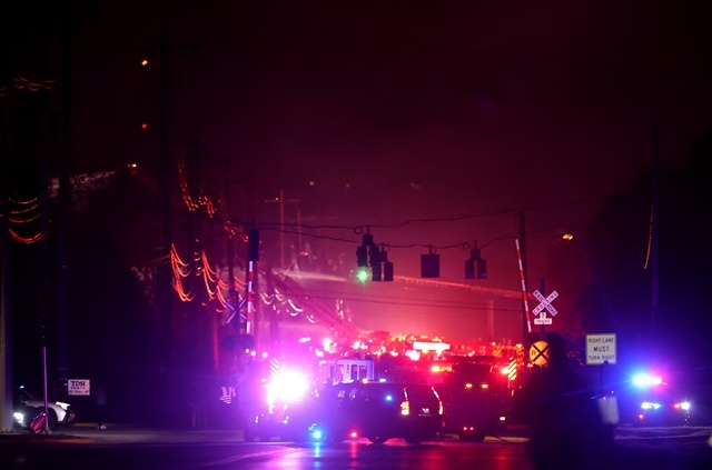 화물기 추락 폭발 현장 출동하는 소방대 / 연합뉴스