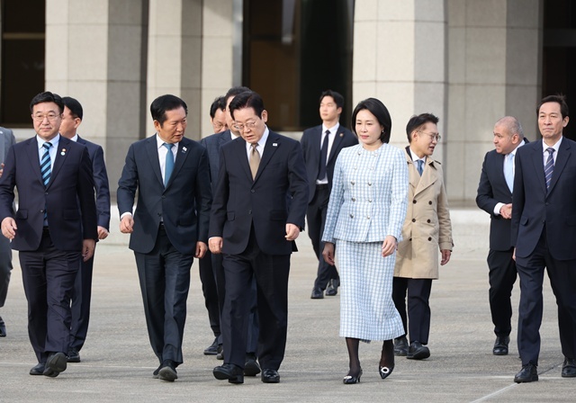 이재명 대통령 부부, G20 참석 계기 4개국 순방 출국 / 연합뉴스