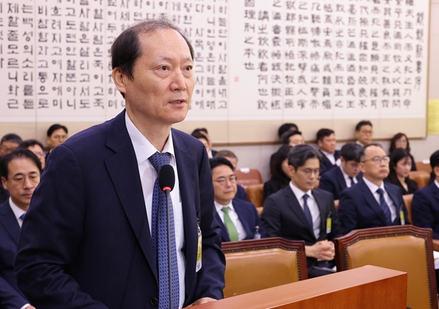 증인 선서 거부한 이완규 전 법제처장 / 연합뉴스