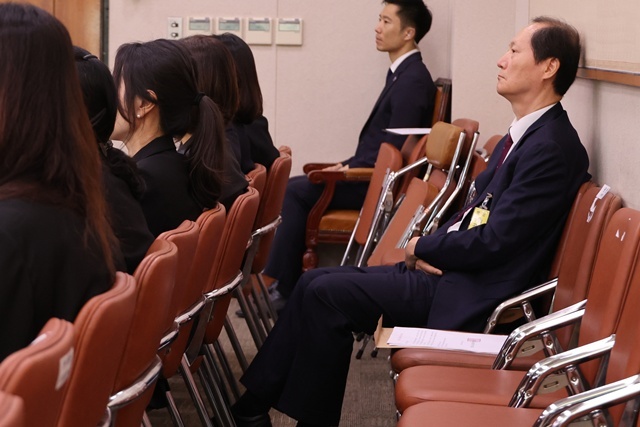 국감 증인선서 거부한 이완규 전 법제처장 / 연합뉴스