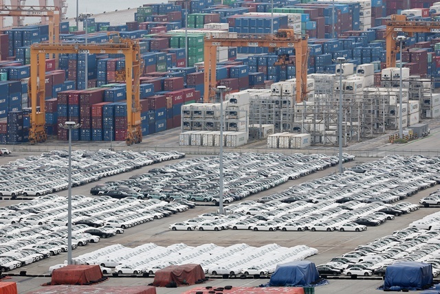 평택항에 쌓인 컨테이너들 / 연합뉴스