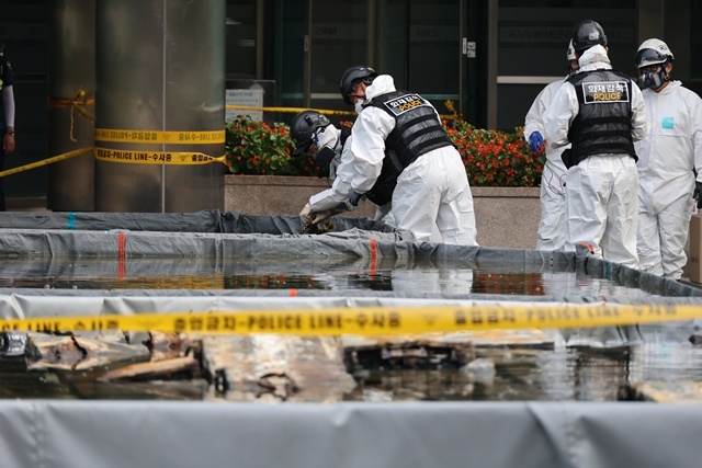 국정자원 배터리 살피는 감식반 / 연합뉴스