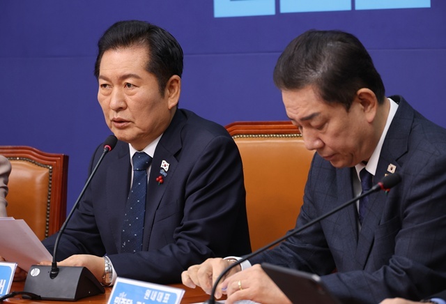 더불어민주당 정청래 대표가 28일 서울 여의도 국회에서 열린 최고위원회의에서 발언하고 있다. / 연합뉴스