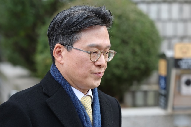 법원 나서는 김선규 전 부장검사 / 연합뉴스