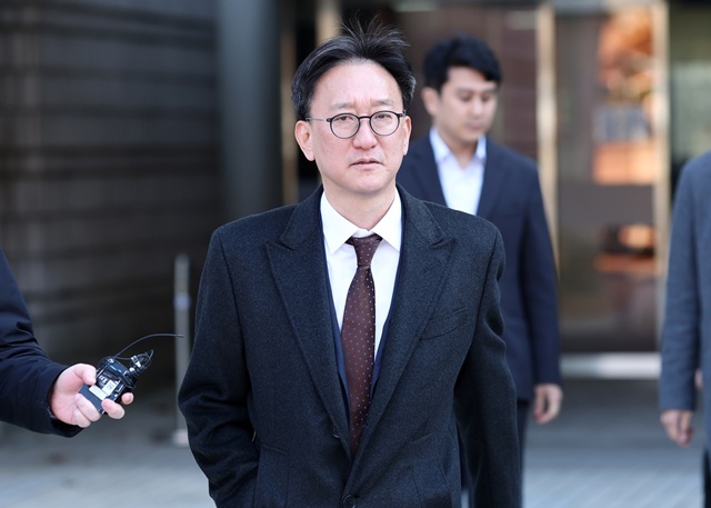 영장심사 마친 송창진 전 부장검사 / 연합뉴스