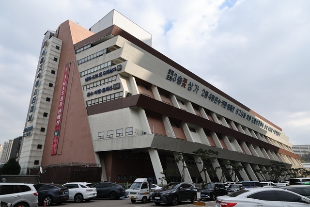 서울시 '고속터미널 60층 복합개발' 신세계와 사전협상 착수 / 연합뉴스