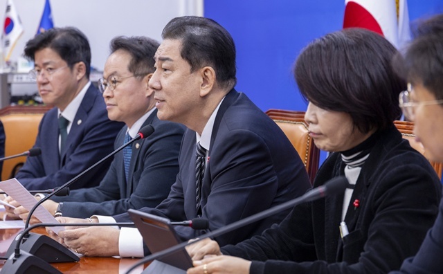 12월 임시국회 첫 본회의 앞두고 발언하는 김병기 원내대표 / 연합뉴스