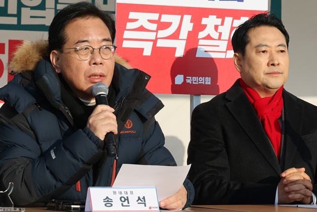 송언석 원내대표, 천막 농성장 최고위 발언 / 연합뉴스