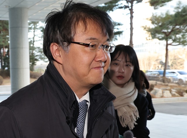 박진성(34기) 신임 법무연수원 기획부장, 홍완희(34기) 신임 대검 마약·조직범죄부장, 안성희(34기) 신임 대검 공판송무부장, 장혜영(34기) 신임 대검 과학수사부장, 정광수(34기) 신임 대전고검 차장검사, 조아라(34기) 신임 대구고검 차장검사, 이정렬(33기) 신임 전주지검장이다.