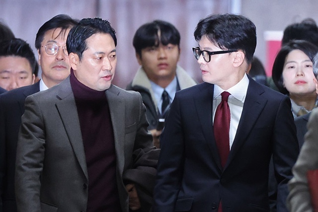 장동혁 대표(왼쪽)와 한동훈 전 대표 / 연합뉴스