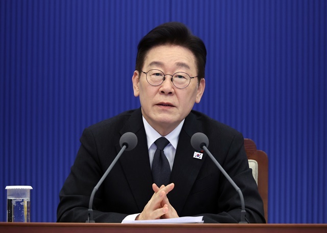 이재명 대통령이 29일 청와대에서 열린 수석보좌관회의에서 발언하고 있다. / 연합뉴스