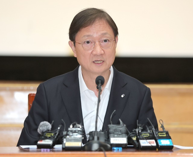 이찬진 금융감독원장이 26일 서울 여의도 금감원에서 열린 기자 간담회에 참석해 발언하고 있다. / 연합뉴스