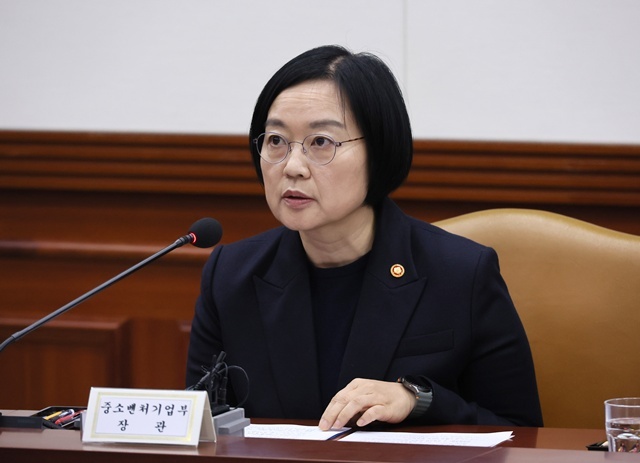 한성숙 중소벤처기업부 장관이 25일 서울 종로구 정부서울청사에서 열린 국가창업시대 전략회의에서 발언하고 있다. / 연합뉴스