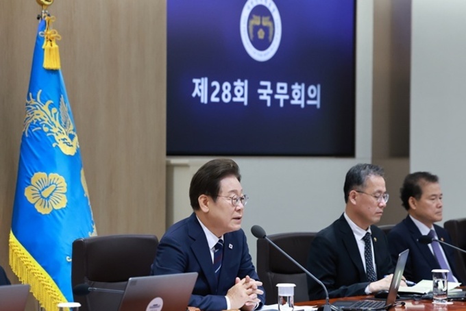 李대통령 '부동산 쏠림 해소' 정책기조…주식시장으로 대안 제시(종합)