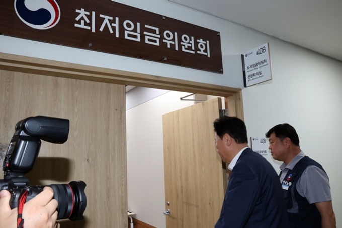 내년 최저임금 시간당 1만320원…17년만에 노사공 합의로 결정(종합)
