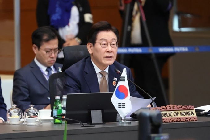 李대통령 "지경학적 위기 봉착…아세안·한중일 협력 박차"(종합)