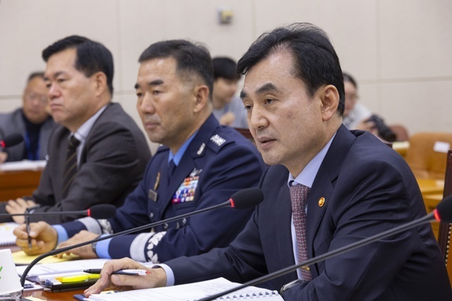 여야, 핵잠 美승인에 "잘했다"…국힘 "관세연계·中견제" 주장도