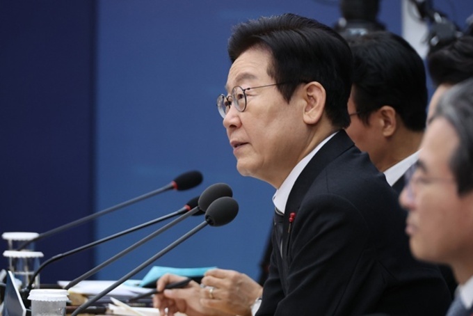 李대통령 "공공임대, 역세권에 지어라…택지 개발도 LH가 직접"(종합)