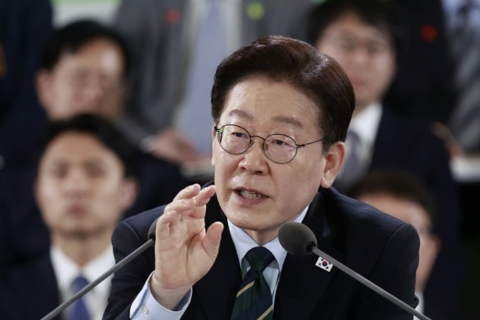 李대통령 "정치는 현실…이념·가치, 뭐가 중요한가" 정치권 일갈(종합)