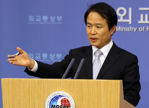 브리핑하는 조병제 외교통상부 대변인(자료사진). /외교통상부 제공