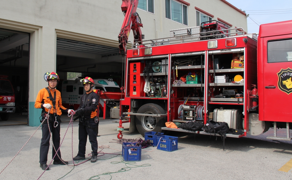 경북 김천소방서(서장 이재욱)는 경상북도 소방본부 주관 2012년 소방장비 조작능력 불시점검에서 도내 16개 소방서중 최우수 기관으로 선정됐다고 밝혔다. (사진=김천소방서)