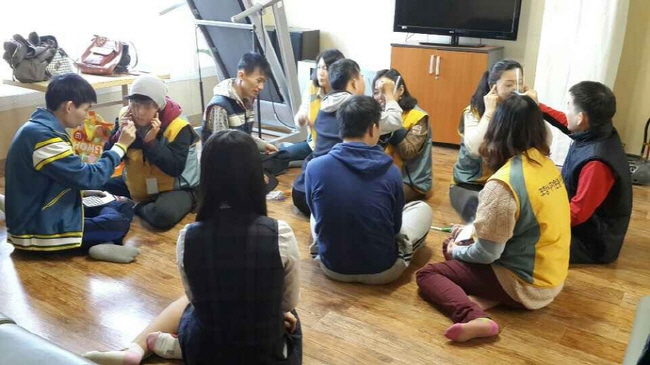 가위바위보 자원봉사단 봉사활동(사진=포항시)